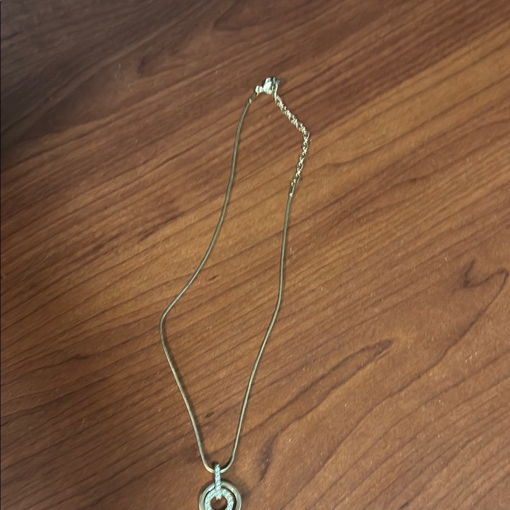 Elegant Gold Pendant Necklace
